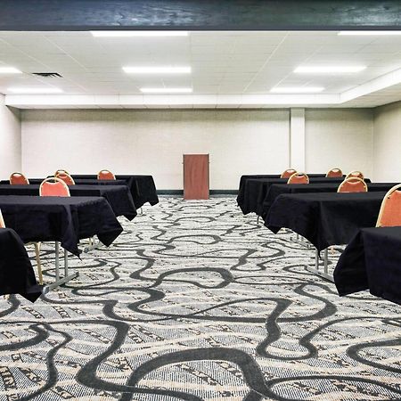 Days Inn & Suites By Wyndham Wausau Εξωτερικό φωτογραφία