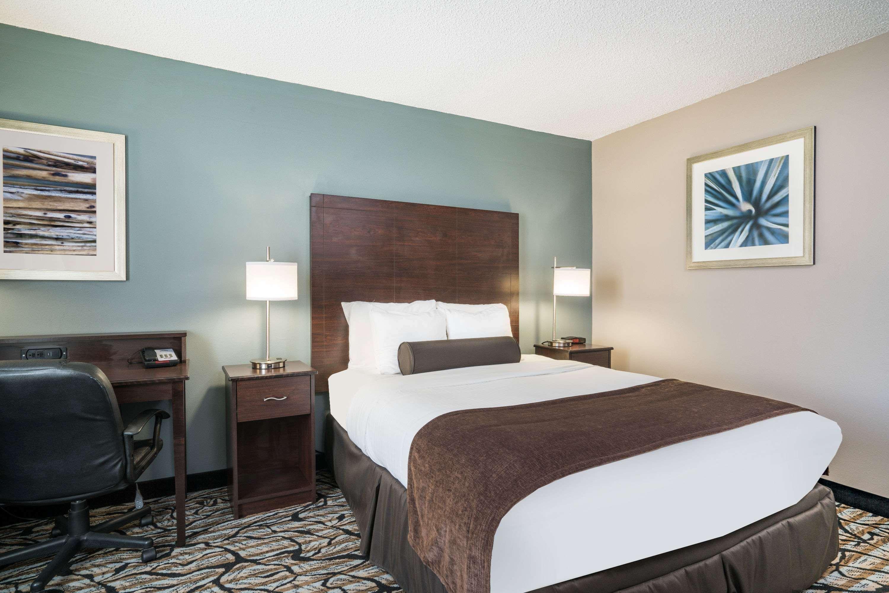 Days Inn & Suites By Wyndham Wausau Εξωτερικό φωτογραφία