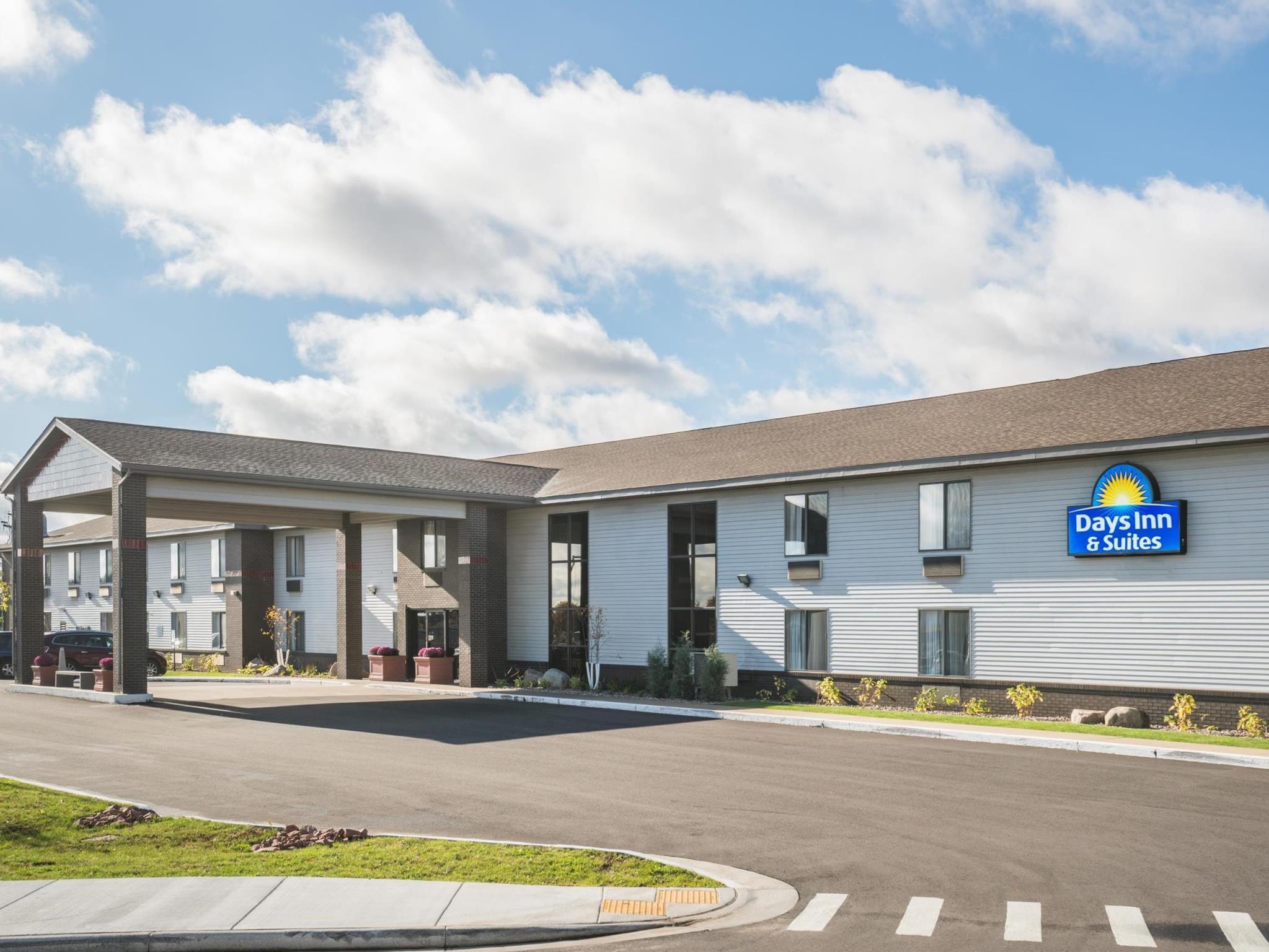 Days Inn & Suites By Wyndham Wausau Εξωτερικό φωτογραφία