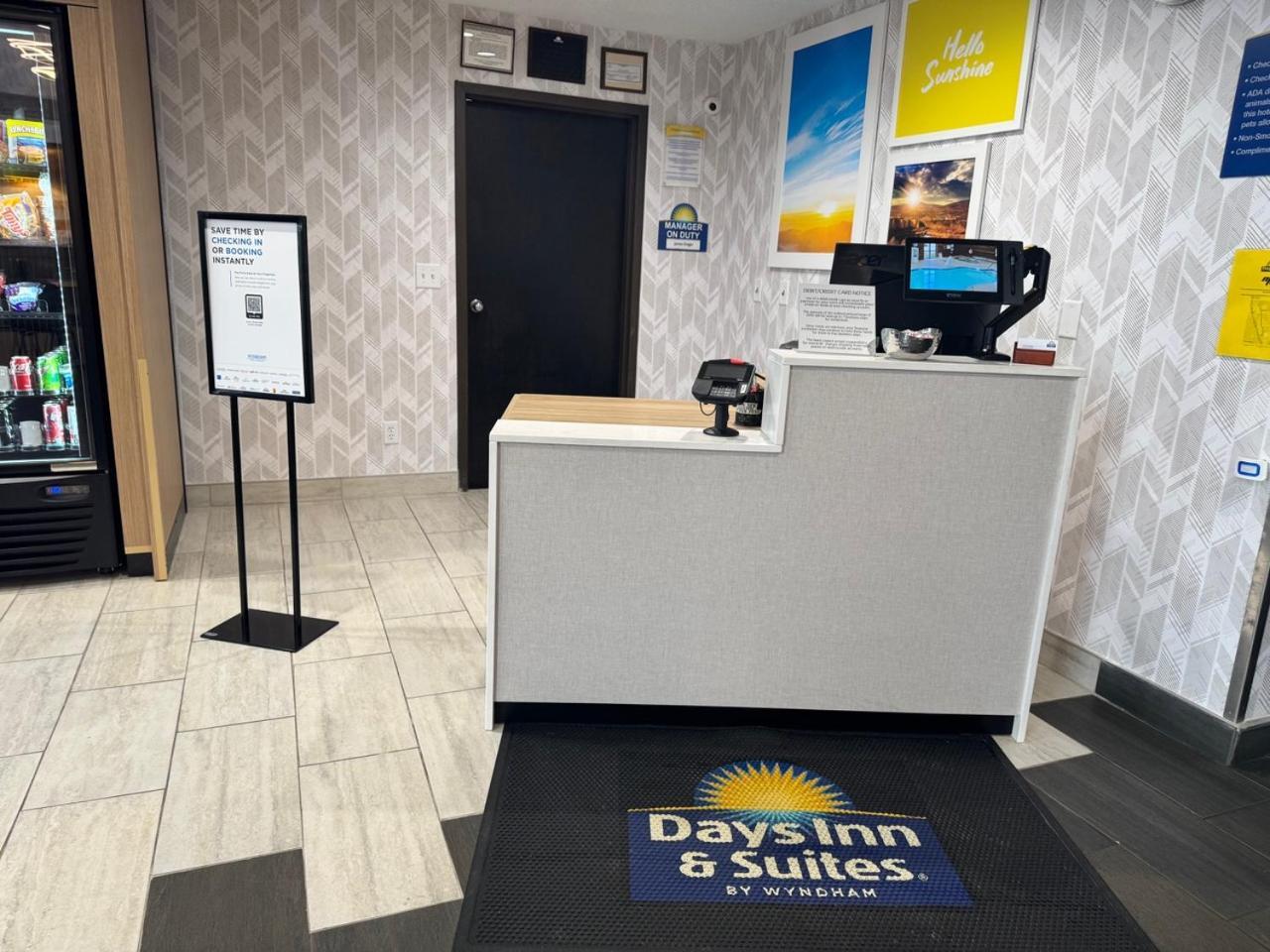 Days Inn & Suites By Wyndham Wausau Εξωτερικό φωτογραφία
