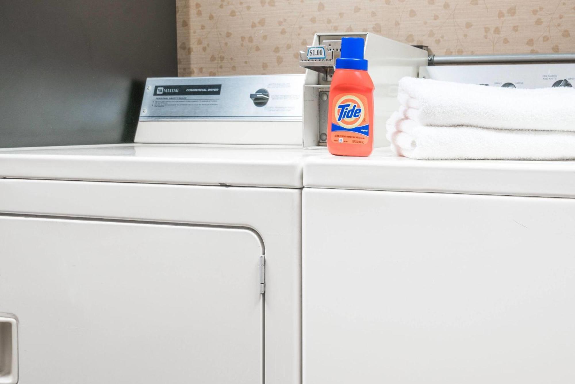 Days Inn & Suites By Wyndham Wausau Εξωτερικό φωτογραφία