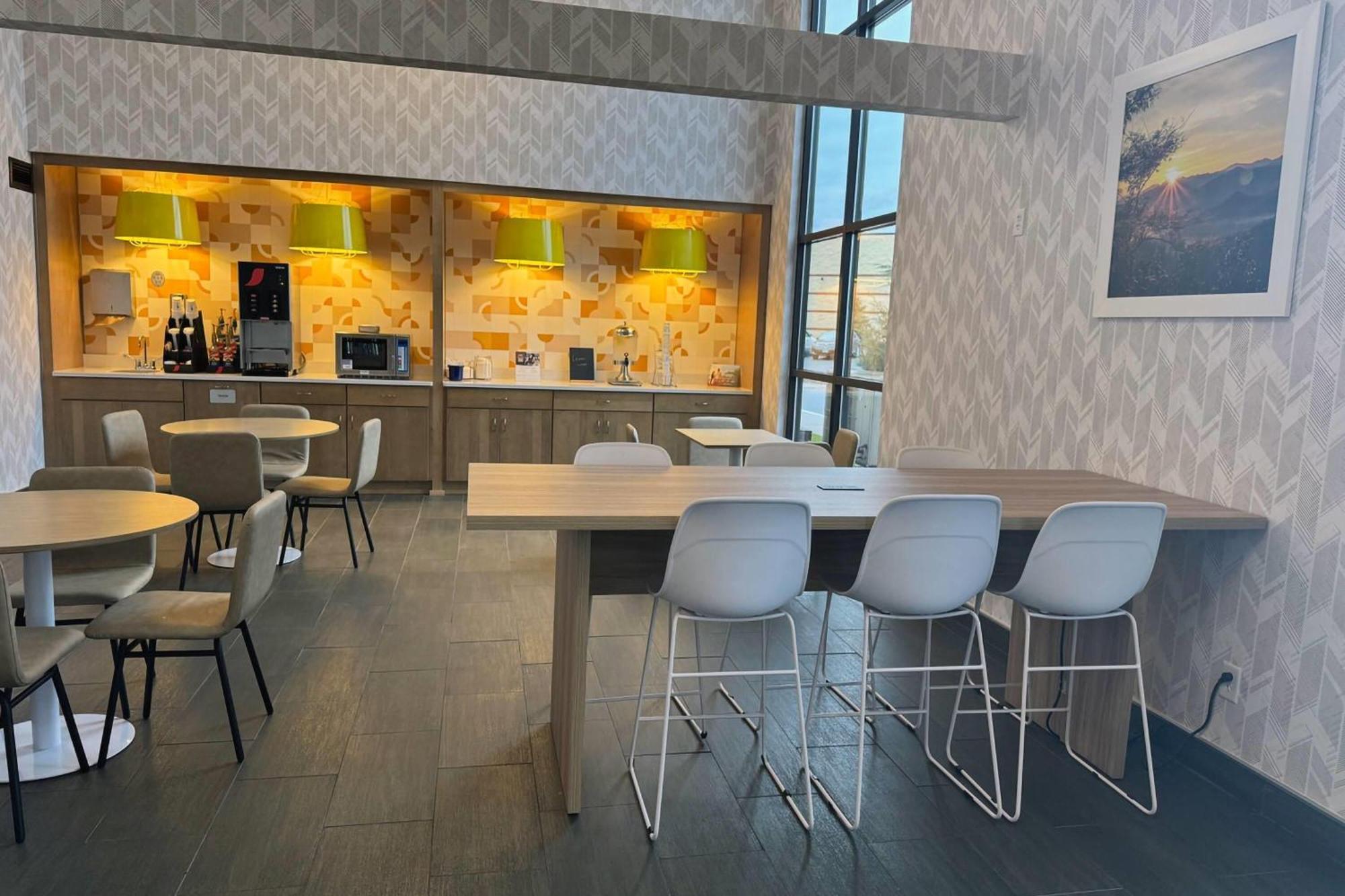 Days Inn & Suites By Wyndham Wausau Εξωτερικό φωτογραφία