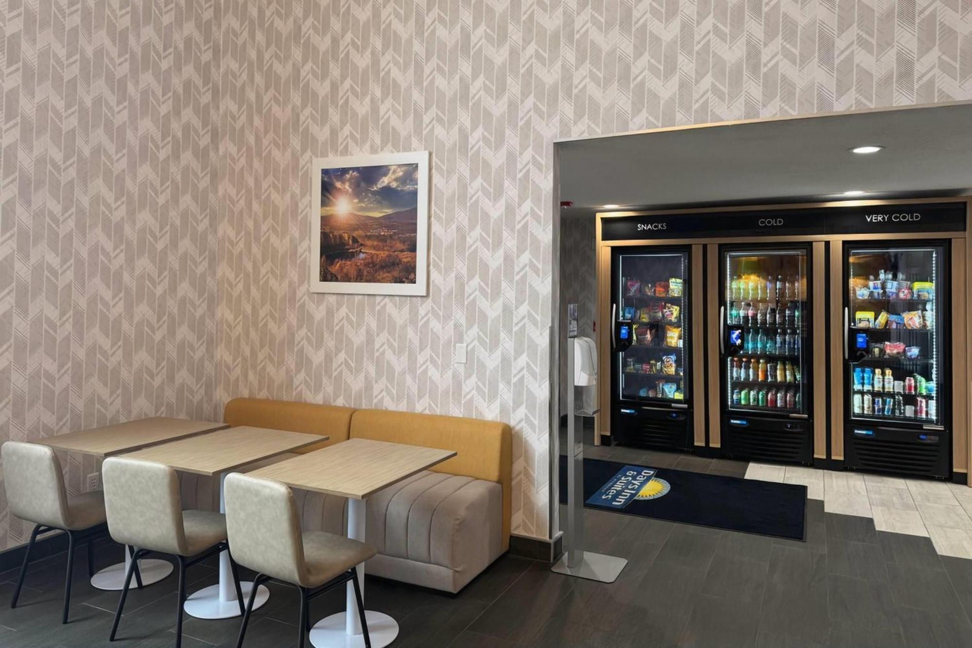 Days Inn & Suites By Wyndham Wausau Εξωτερικό φωτογραφία
