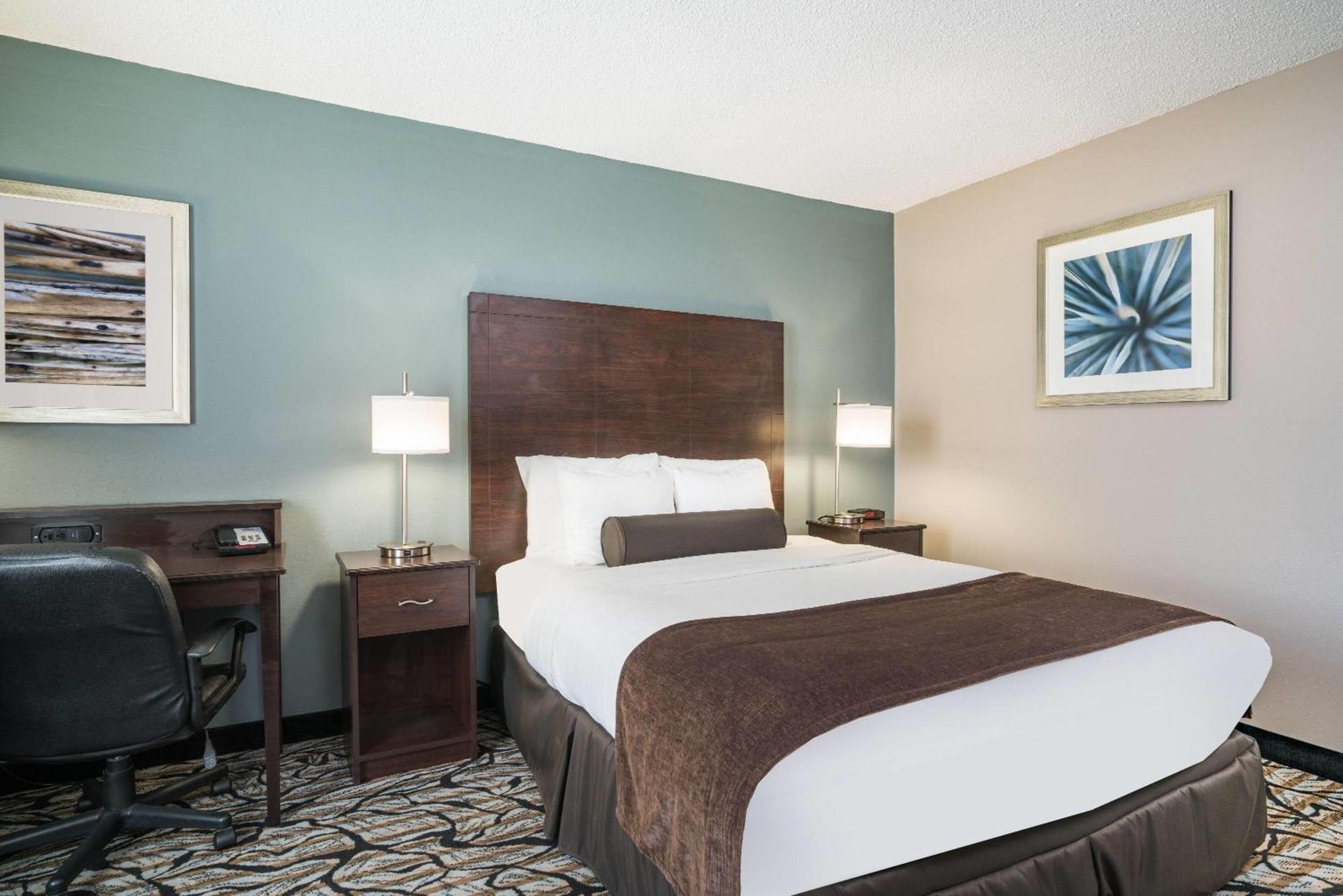 Days Inn & Suites By Wyndham Wausau Εξωτερικό φωτογραφία