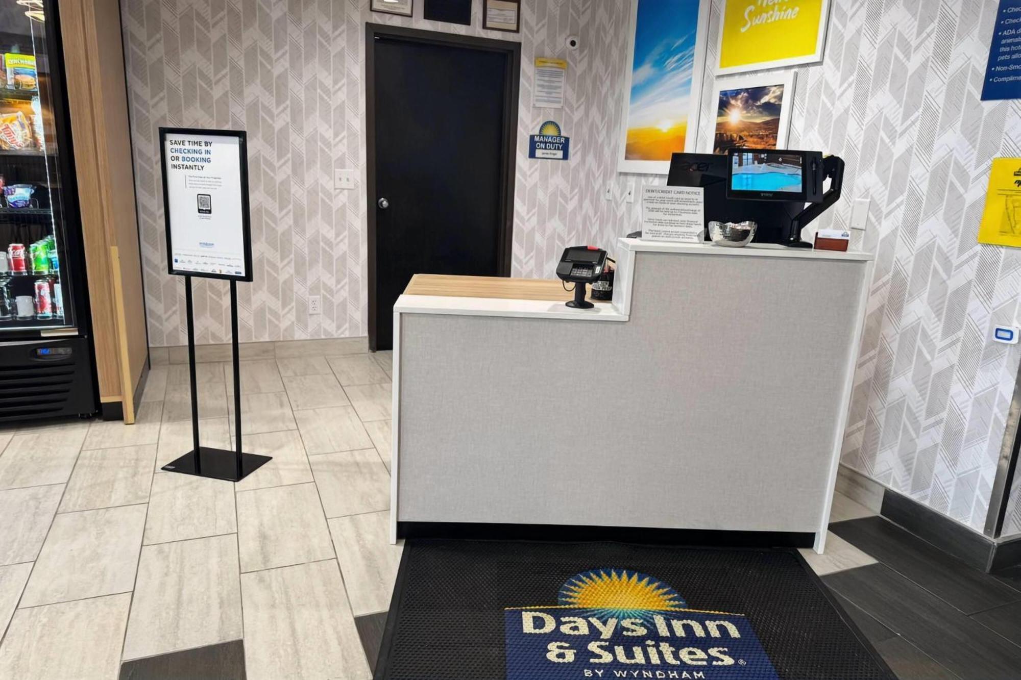 Days Inn & Suites By Wyndham Wausau Εξωτερικό φωτογραφία