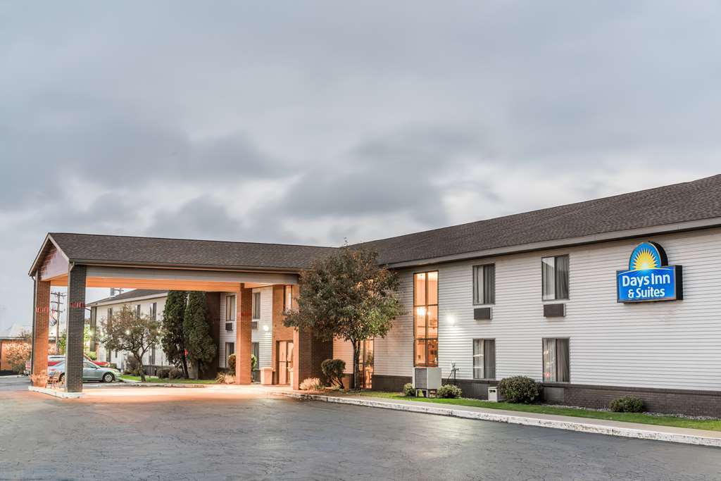 Days Inn & Suites By Wyndham Wausau Εξωτερικό φωτογραφία