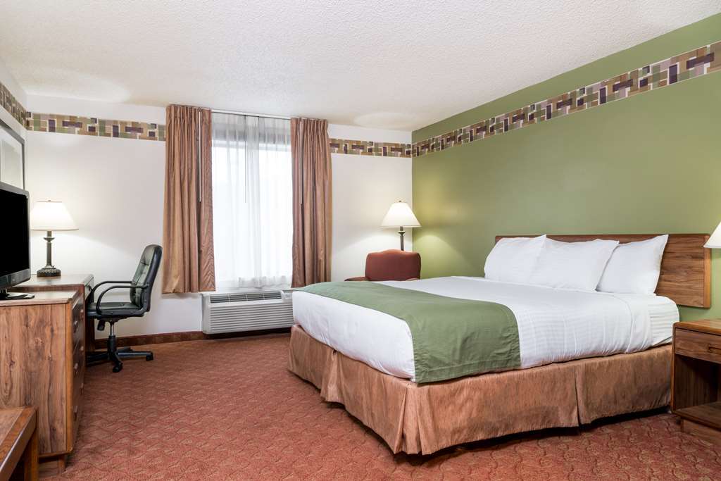 Days Inn & Suites By Wyndham Wausau Δωμάτιο φωτογραφία