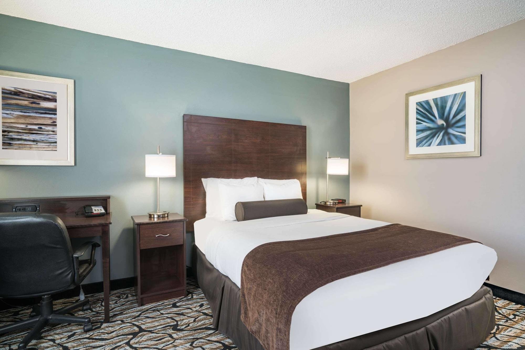 Days Inn & Suites By Wyndham Wausau Εξωτερικό φωτογραφία